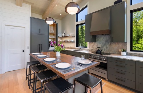Stowe Area Chalet De Esquí | Reflection Point: Where Tranquility Meets Adventure in Stowe