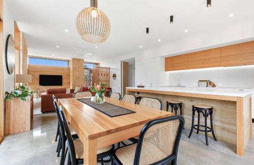 Point Lonsdale Casa | REFRESH at Lonnie
