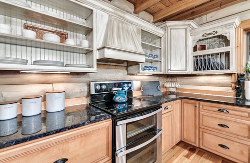 Gatlinburg - Pigeon Forge Cabina | Exclusivo, retiro personalizado. Único en su clase de 7,000 pies cuadrados. Lodge, VISTAS Y PISCINA