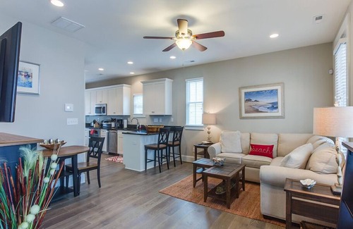 Northeast Virginia Beach Casa | Hermosa y espaciosa casa adosada cerca del mar (406B)