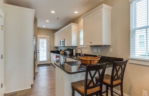 Northeast Virginia Beach Casa | Hermosa y espaciosa casa adosada cerca del mar (406B)