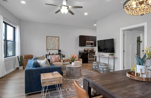 Hillsboro Village Condominio | REFRESHING 2 bedroom, 3 bed ★ Nashville condo w/ FREE Parking +Near Restaurants