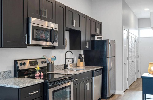 Hillsboro Village Condominio | REFRESHING 2 bedroom, 3 bed ★ Nashville condo w/ FREE Parking +Near Restaurants