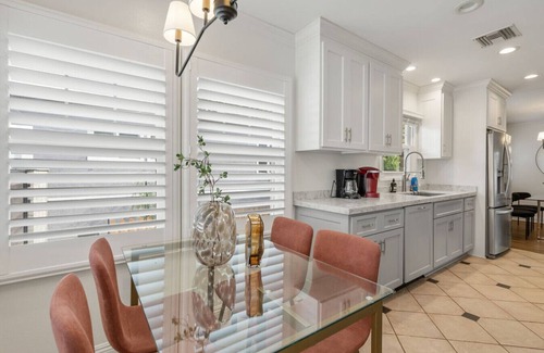 South of Conant Casa | Refreshing Escape| Hot Tub| Games| Beautiful Patio
