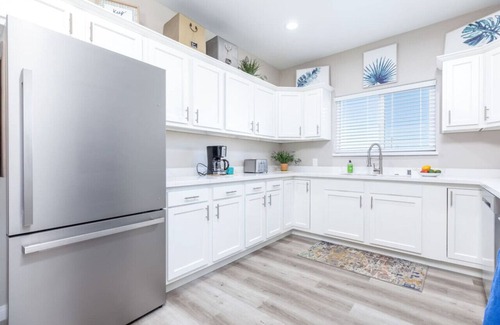 Ridgecrest Casa | Refreshing & Spotless-4 Bathrooms