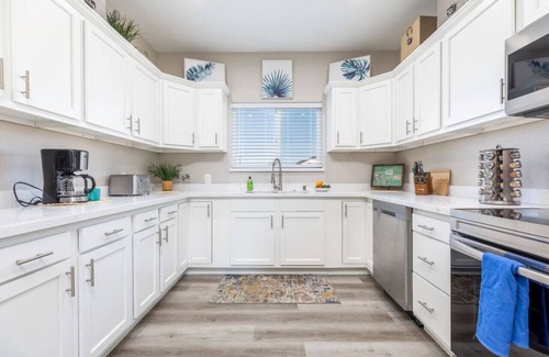 Ridgecrest Casa | Refreshing & Spotless-4 Bathrooms