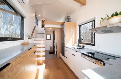 Central Alberta Casa | Refuge Bay's Aqua Tiny Home - Luxury Off Grid Escape