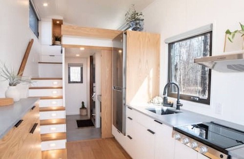 Central Alberta Casa | Refuge Bay's Aqua Tiny Home - Luxury Off Grid Escape