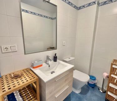 Calahonda Apartamento | Refugio Costero Tu Hogar vistas al Mar con Parking