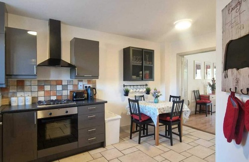 Woodlands Casa | Refurbed, Modern & Stylish 3BD w/Garden / Pets OK