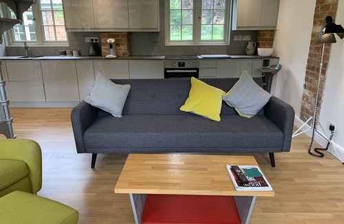 Waddesdon Cabaña | Refurbished Coach House in rural setting.