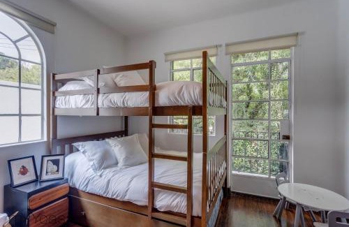 Miguel Hidalgo Villa | Refurbished Mansion with Garden & Patio in Las Lomas - Monte Blanco