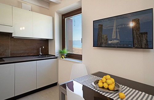 Pacengo Apartamento | Regarda - Residenza "G&J - 2 floor" modern onebedroom apartment with roof terrace