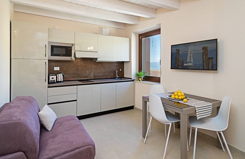 Pacengo Apartamento | Regarda - Residenza "G&J - 2 floor" modern onebedroom apartment with roof terrace