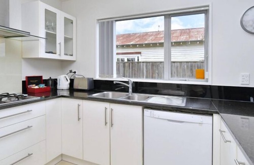 Riccarton Casa | Regents 94-Spacious stylish home