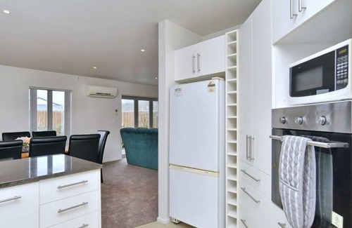 Riccarton Casa | Regents 94-Spacious stylish home