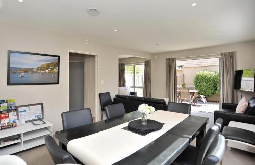 Riccarton Casa | Regents 94B - Christchurch Holiday Homes
