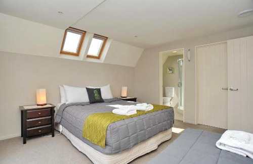 Riccarton Casa | Regents 94B - Christchurch Holiday Homes