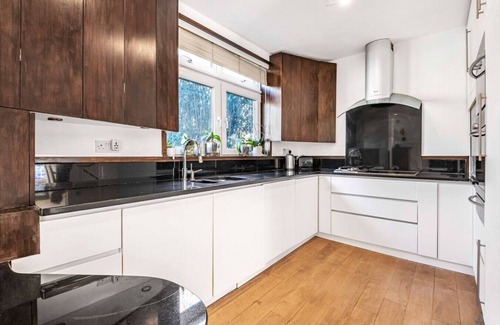 Regent's Park Casa | Regents Residence with Terrace, Office & Parking