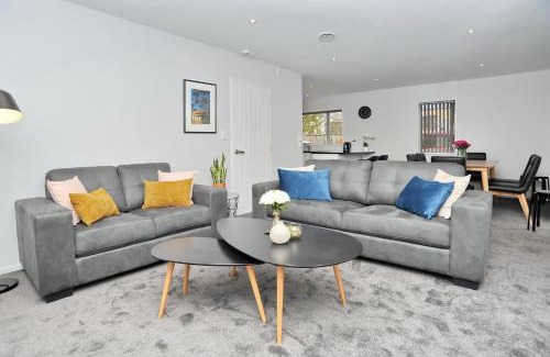 Riccarton Casa | Regents Villas - Christchurch Holiday Homes