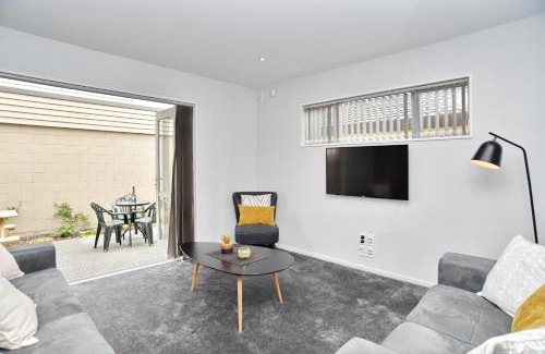Riccarton Casa | Regents Villas - Christchurch Holiday Homes