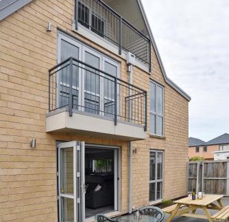 Riccarton Casa | Regents Villas - Christchurch Holiday Homes