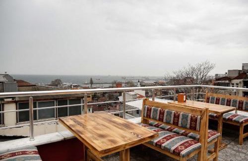 Emin Sinan Apartamento | Reggae