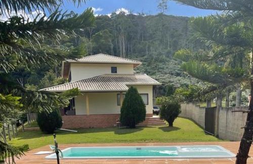 Vitor Hugo Casa | Região de Pedra Azul casa Amarela