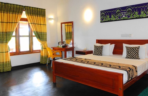 Uppuveli Hotel | Regina Beach Bungalow