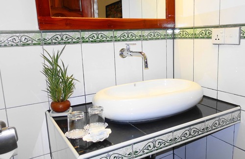 Uppuveli Hotel | Regina Beach Bungalow