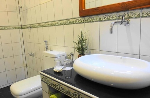 Uppuveli Hotel | Regina Beach Bungalow