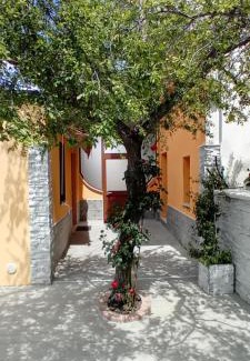 Garaguso Casa | Regina Claudia