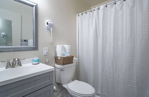 Rehoboth Beach Hotel | Rehoboth Beach Getaway with Kitchen, Free Parking, and Daily Breakfast