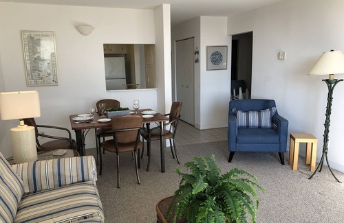 Rehoboth Beach Condominio | En la playa con piscina y en la ciudad. Duerme 4