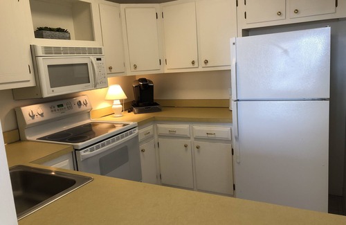 Rehoboth Beach Condominio | En la playa con piscina y en la ciudad. Duerme 4