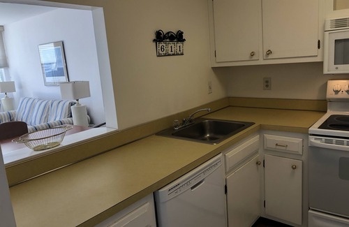 Rehoboth Beach Condominio | En la playa con piscina y en la ciudad. Duerme 4