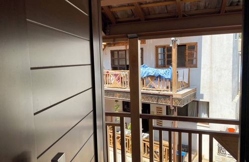 Agios Athanasios Apartamento | Reina 1 Bedroom Apartment with Jacuzzi, Court Yard Seating Family & Pet Friendly