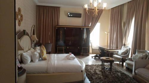 Benin City Hotel | Reina Villa Hotel