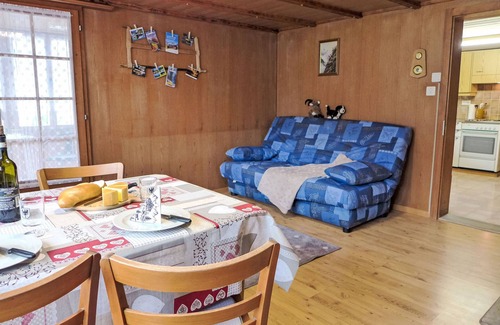 Frutigen Apartamento | Reinisch by Interhome