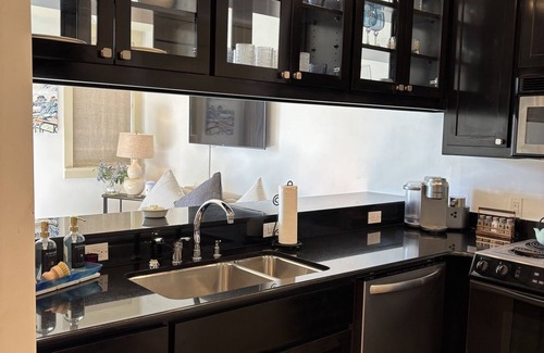 Sunnyside Condominio | Rejuvenation at a Beach Village by the Sea
