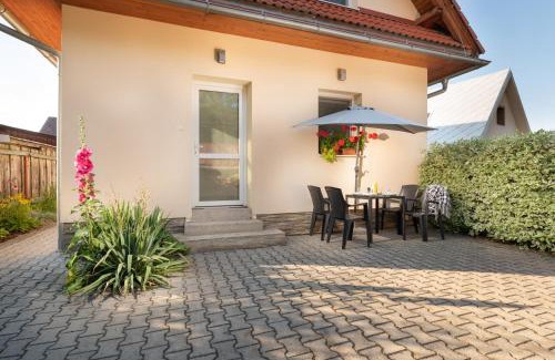 Dolny Kubin Apartamento | Rekreačný domček Flower Garden - Self Check In