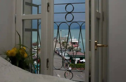 Peschiera del Garda City Centre Apartamento | RELAIS AL PORTO SUITE NOW for a romantic stay overlooking Lake Garda