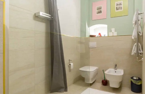 Peschiera del Garda City Centre Apartamento | RELAIS AL PORTO SUITE NOW for a romantic stay overlooking Lake Garda