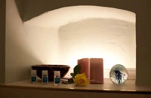 Peschiera del Garda City Centre Apartamento | RELAIS AL PORTO SUITE NOW for a romantic stay overlooking Lake Garda