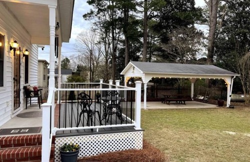 Snow Hill Casa | Relax after a family or sporting event, enjoying the backyard or the fireplace.