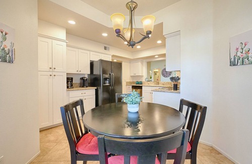 Palm Desert Condominio | Relajarse y disfrutar con estilo y comodidad en el desierto