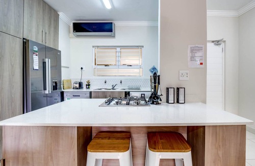 Ballito Apartamento | Relax and recharge in modern comfort in Ballito