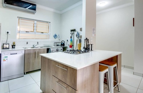 Ballito Apartamento | Relax and recharge in modern comfort in Ballito