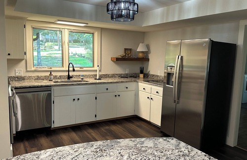 Edgemont Casa | Relax and Refresh right on the lake!