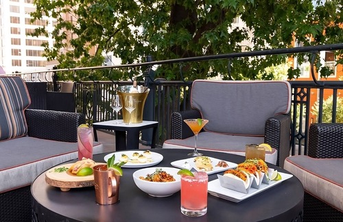 Downtown Austin Complejo | Relax and Rejuvenate! Swimming Pool, Pets Allowed, Near Texas State Capitol!